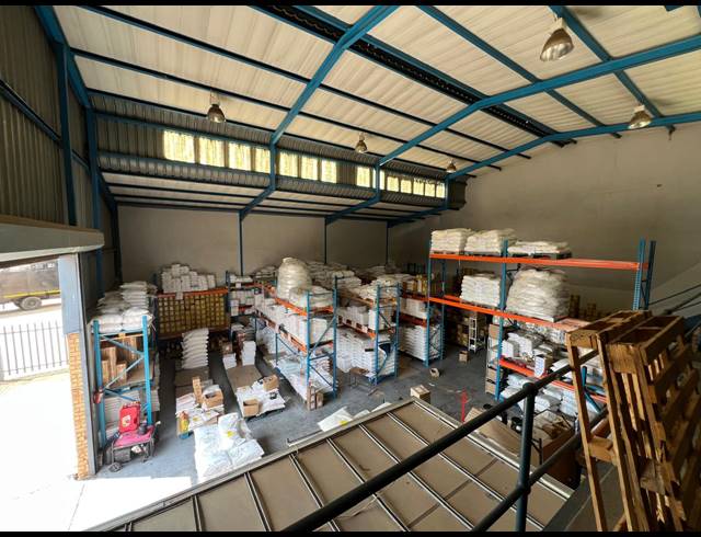 350M² WAREHOUSE TO LET IN LASER PARK